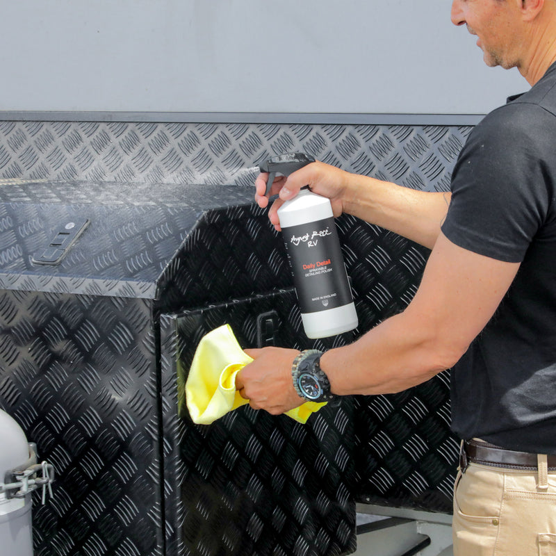 Load image into Gallery viewer, August Race RV Quick Detailer Spray Polish 1 Litre
