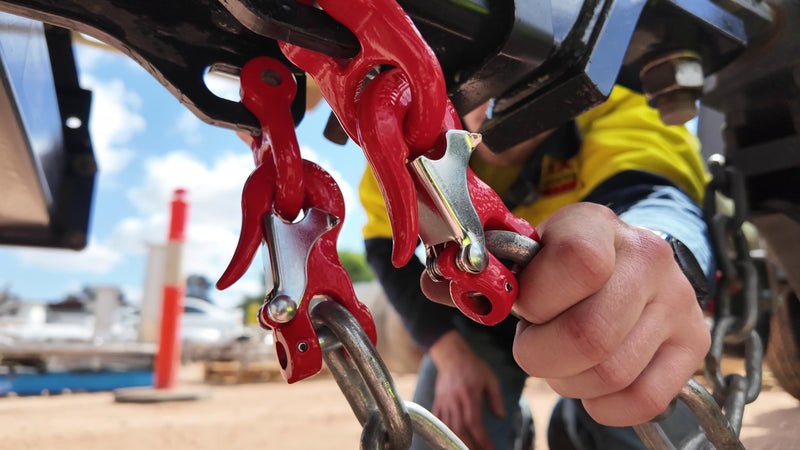 Load image into Gallery viewer, Mawby Hook Trailer Safety Chain Coupling 3.5T 13mm Throat Pair
